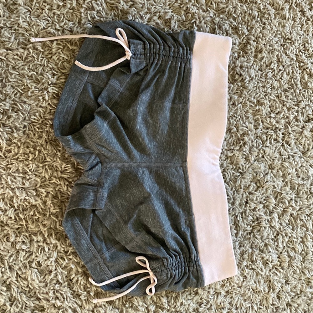 Womens LuluLemon Hot Shorts Size 10